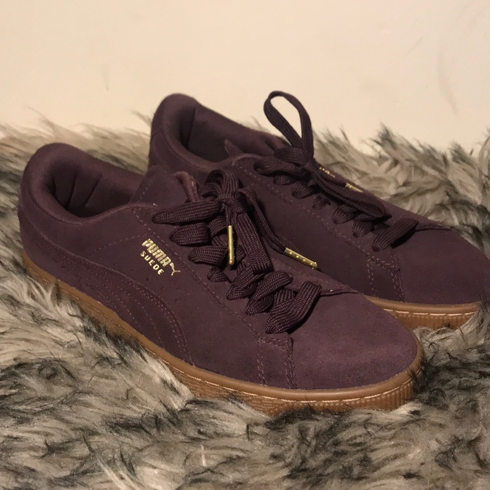 Burgundy suede Puma w gum bottom